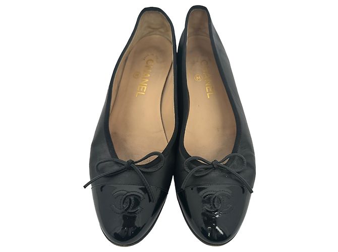 Ballerine Chanel in pelle nera con logo CC intrecciato - vista 3