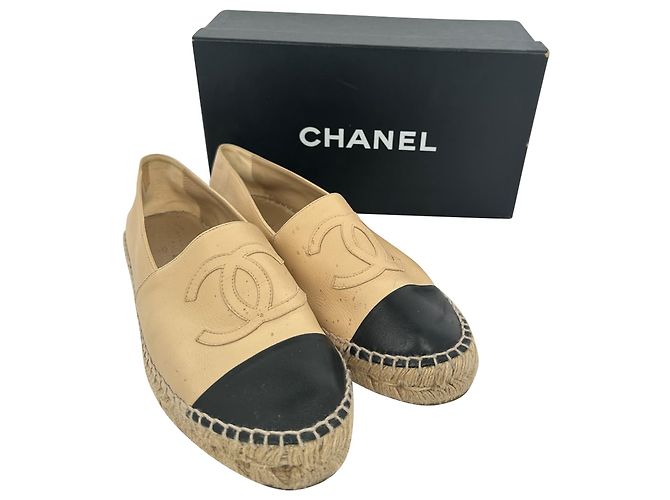 Espadrillas Chanel in pelle beige con logo CC intrecciato - vista 17
