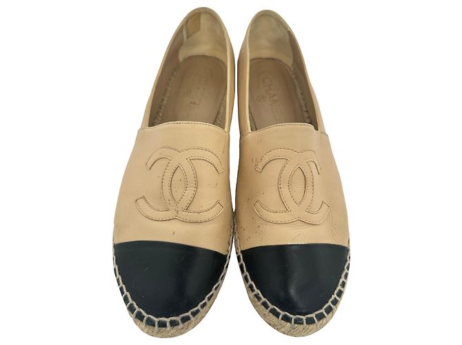 Espadrillas Chanel in pelle beige con logo CC intrecciato - vista 3