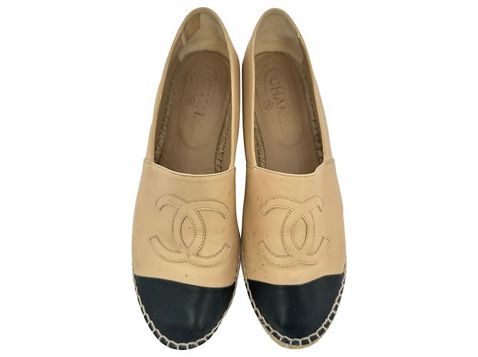Espadrillas Chanel in pelle beige con logo CC intrecciato - vista 4