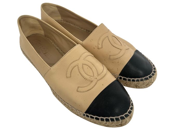 Espadrillas Chanel in pelle beige con logo CC intrecciato - vista 5