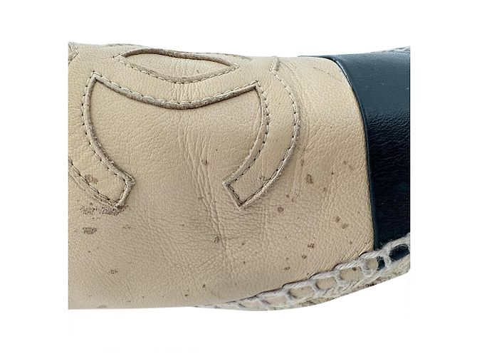 Espadrillas Chanel in pelle beige con logo CC intrecciato - vista 8