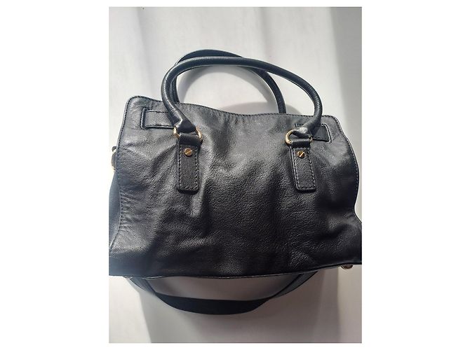 Bolsa Michael Kors em couro preto com ferragens douradas - vista 9