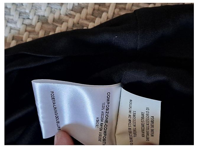 Top Gucci negro de viscosa con hebilla decorativa - vista 5