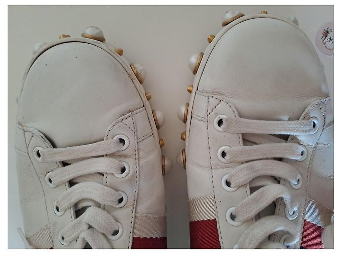Gucci Sneaker Basse in Pelle Bianca Perle e Borchie - vista 10