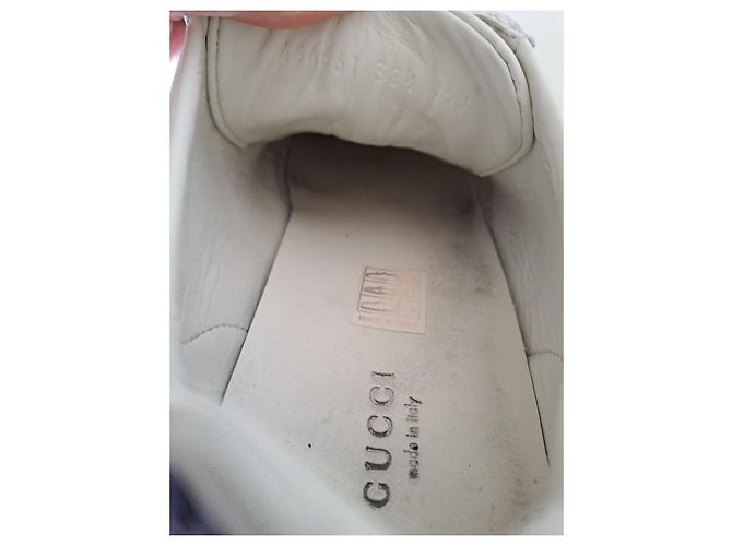 Gucci Sneaker Basse in Pelle Bianca Perle e Borchie - vista 5