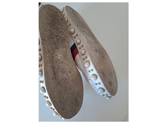 Gucci Sneaker Basse in Pelle Bianca Perle e Borchie - vista 6
