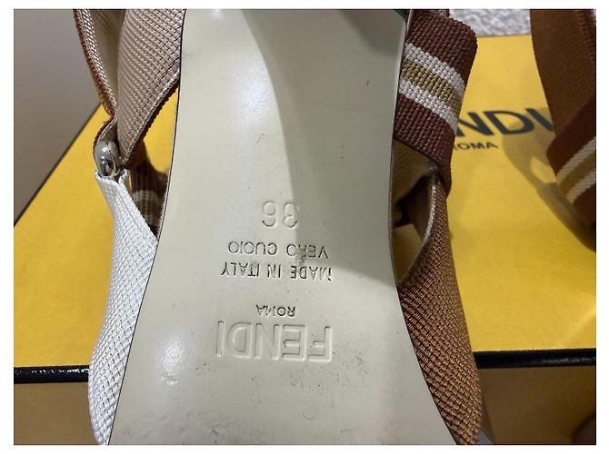 Fendi Colibri Décolleté Slingback Beige Marrone - vista 10