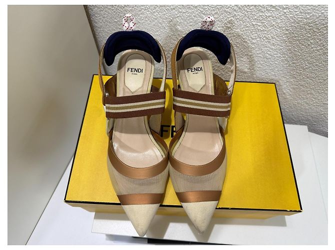 Fendi Colibri Décolleté Slingback Beige Marrone - vista 3