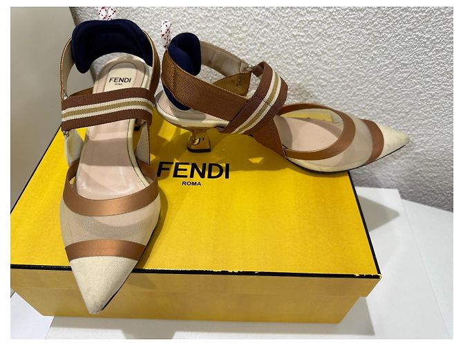 Fendi Colibri Décolleté Slingback Beige Marrone - vista 6