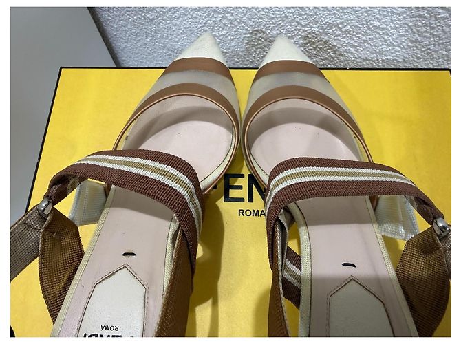 Fendi Colibri Décolleté Slingback Beige Marrone - vista 7