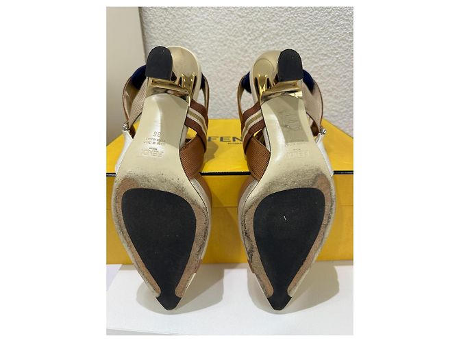 Fendi Colibri Décolleté Slingback Beige Marrone - vista 9