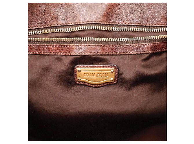 Miu Miu Borsa Hobo in pelle marrone borchiata - vista 11