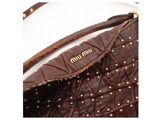 Miu Miu Borsa Hobo in pelle marrone borchiata - vista 7