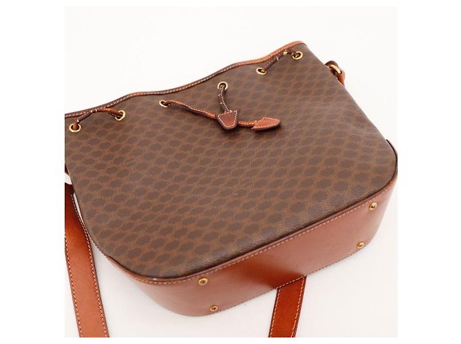 Céline Bolsa Bucket Monogram em Couro Castanho - vista 5