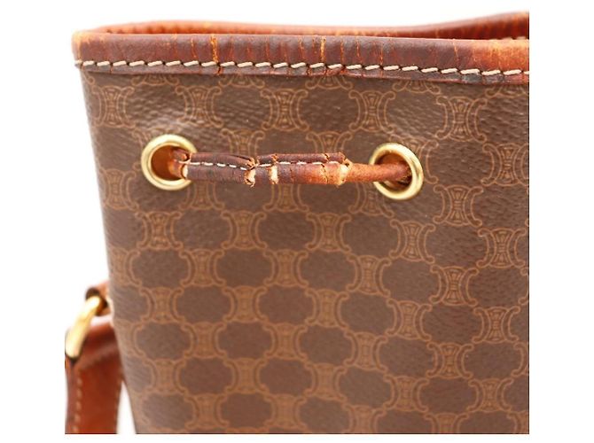 Céline Bolsa Bucket Monogram em Couro Castanho - vista 6