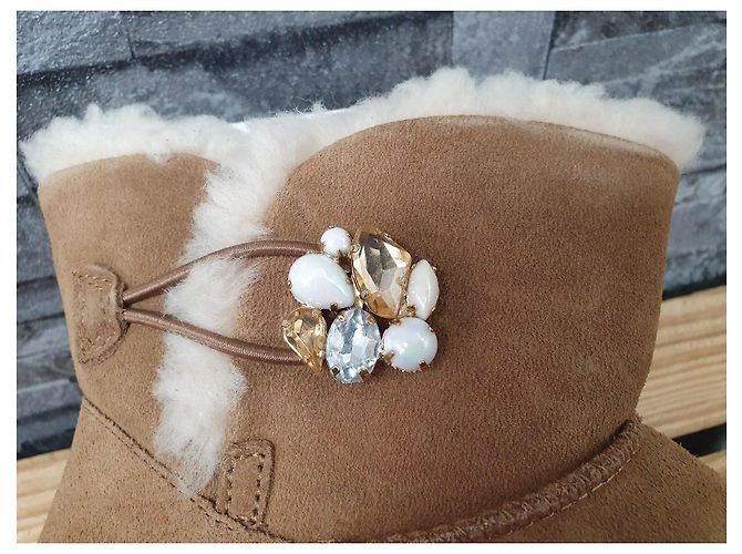 UGG Mini Bailey Button Bling Gem Stivali Cognac - vista 2