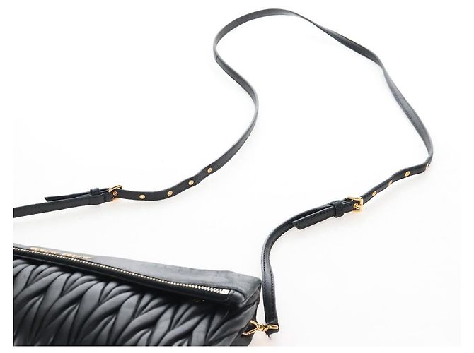 Miu Miu Matelasse Shoulder Bag Leather Black Gold Tone - vista 15