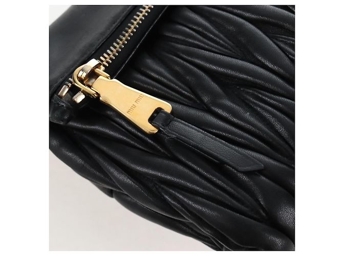 Miu Miu Matelasse Shoulder Bag Leather Black Gold Tone - vista 23