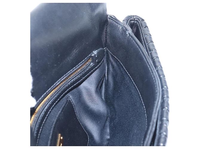 Miu Miu Matelasse Shoulder Bag Leather Black Gold Tone - vista 27