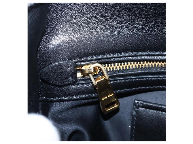 Miu Miu Matelasse Shoulder Bag Leather Black Gold Tone - vista 30