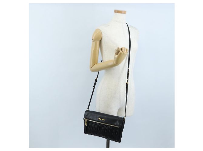 Miu Miu Matelasse Shoulder Bag Leather Black Gold Tone - vista 32