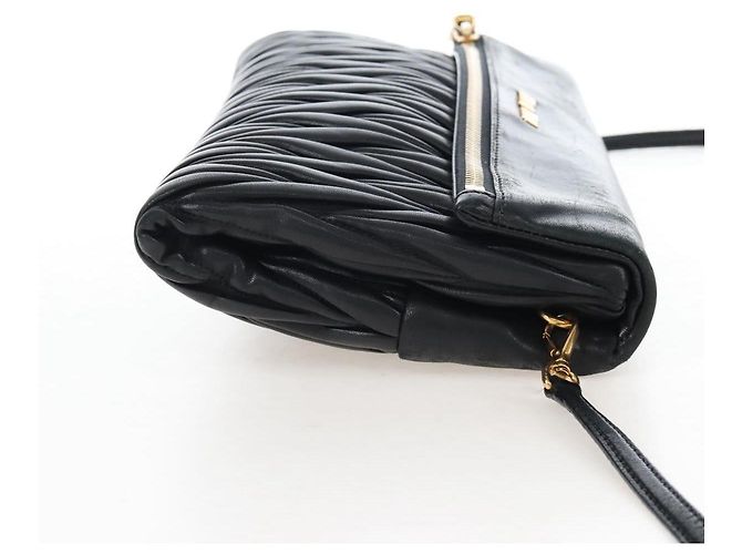 Miu Miu Matelasse Shoulder Bag Leather Black Gold Tone - vista 4