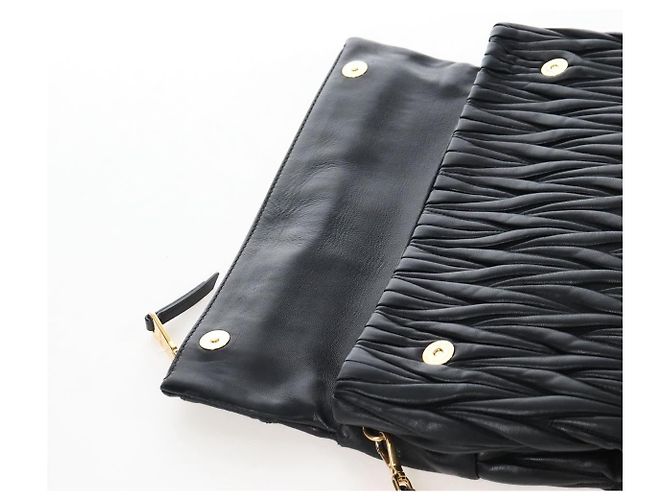 Miu Miu Matelasse Shoulder Bag Leather Black Gold Tone - vista 9