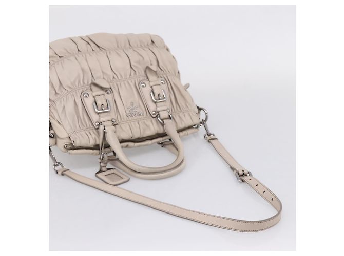 PRADA Geraffte Handtasche aus Leder 2way Grau Silber - Ansicht 10