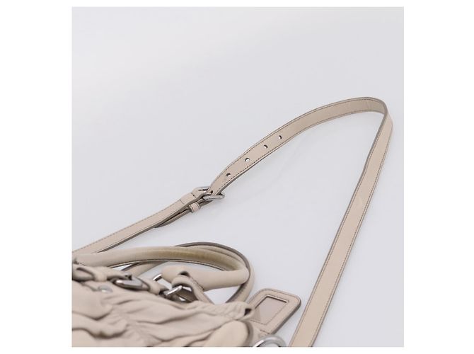 PRADA Geraffte Handtasche aus Leder 2way Grau Silber - Ansicht 15