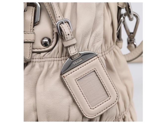 PRADA Geraffte Handtasche aus Leder 2way Grau Silber - Ansicht 22