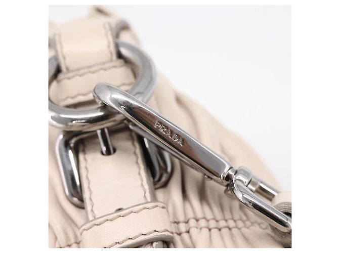 PRADA Geraffte Handtasche aus Leder 2way Grau Silber - Ansicht 24