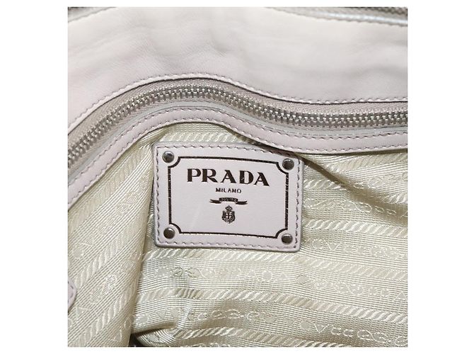 PRADA Geraffte Handtasche aus Leder 2way Grau Silber - Ansicht 26