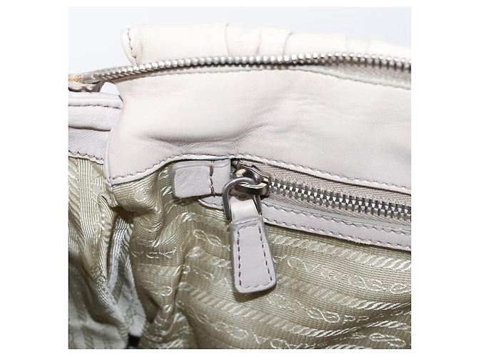 PRADA Geraffte Handtasche aus Leder 2way Grau Silber - Ansicht 29