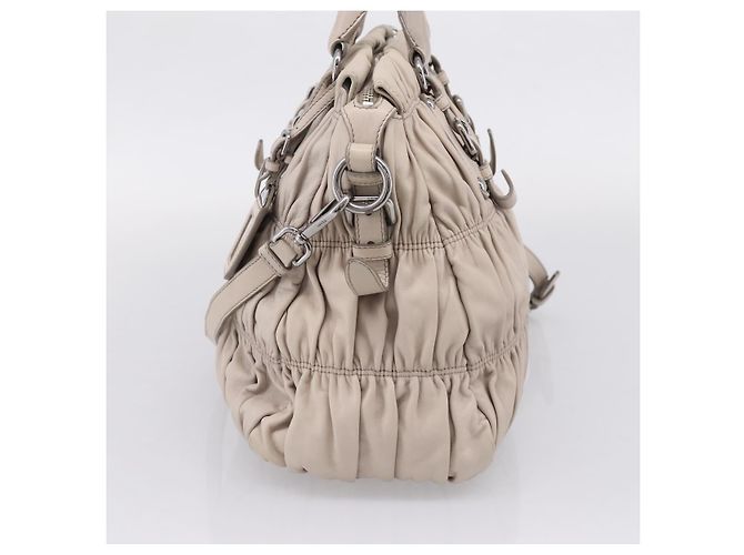 PRADA Geraffte Handtasche aus Leder 2way Grau Silber - Ansicht 4