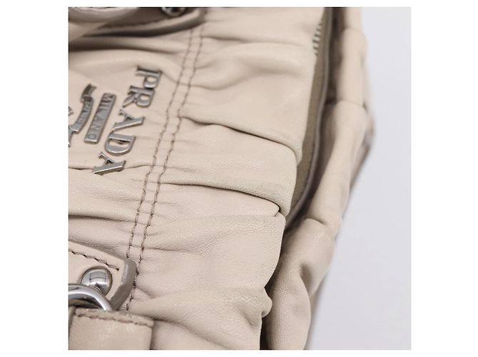 PRADA Geraffte Handtasche aus Leder 2way Grau Silber - Ansicht 7