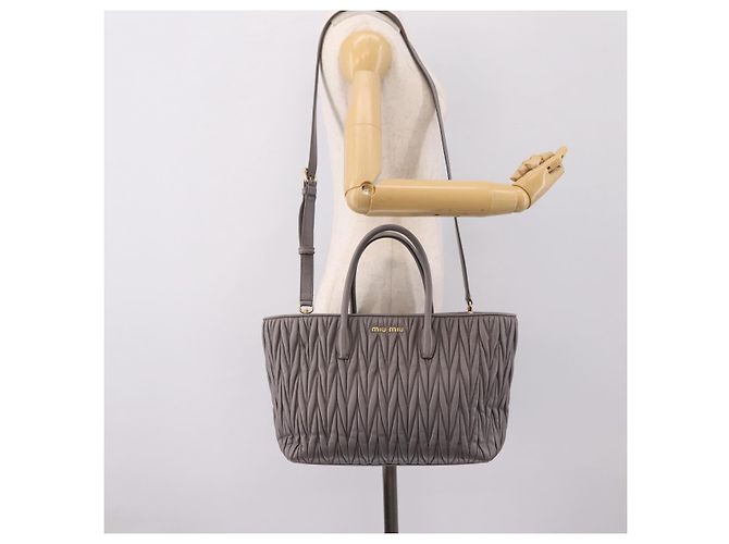 Miu Miu Matelasse Hand Bag Leather 2way Gray Gold Tone - vista 27