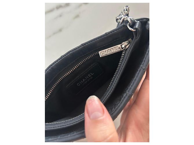 Borsa a tracolla Chanel Uniform in pelle nera matelassé - view 5
