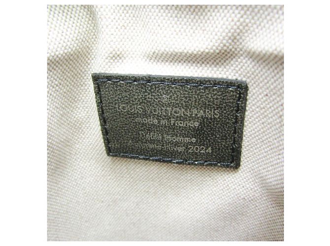 Pouch a Busta Monogram Brushed Louis Vuitton M12074 - vista 10