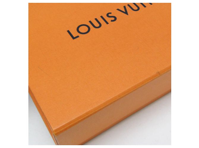 Pouch a Busta Monogram Brushed Louis Vuitton M12074 - vista 11