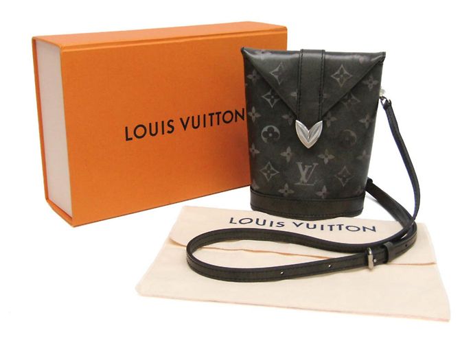 Pouch a Busta Monogram Brushed Louis Vuitton M12074 - vista 2