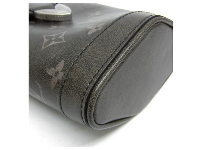 Pouch a Busta Monogram Brushed Louis Vuitton M12074 - vista 6