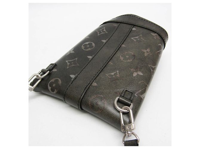 Pouch a Busta Monogram Brushed Louis Vuitton M12074 - vista 8