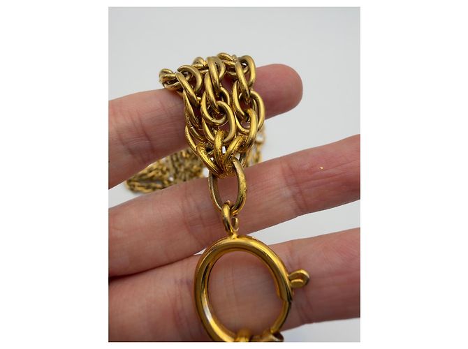 Collana Chanel anni '80 a tripla catena con medaglione e cristalli - vista 10