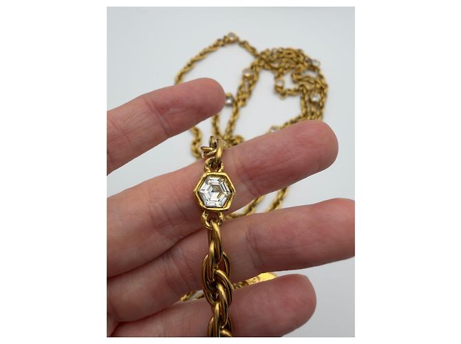 Collana Chanel anni '80 a tripla catena con medaglione e cristalli - vista 8