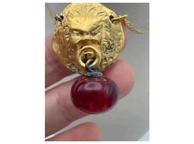 Collana Chanel Lion placcata oro con perla rossa - vista 5