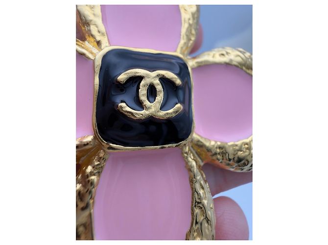 Spilla Chanel Vintage Fiore Rosa e Logo CC Dorato - vista 4