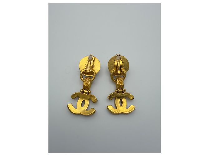Pendientes de clip Chanel CC con perlas sintéticas - vista 2