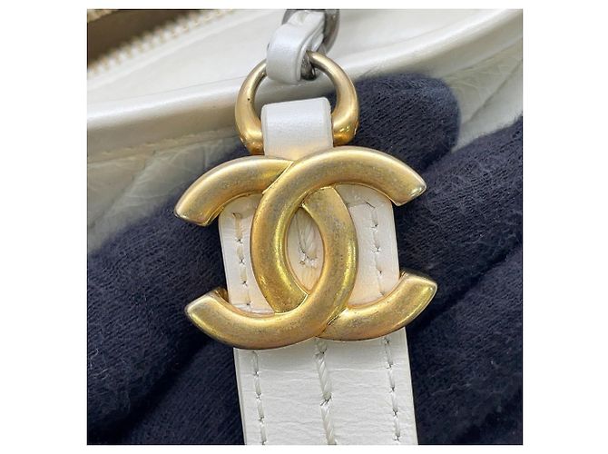 Chanel Schultertasche mit Kette - Ansicht 16