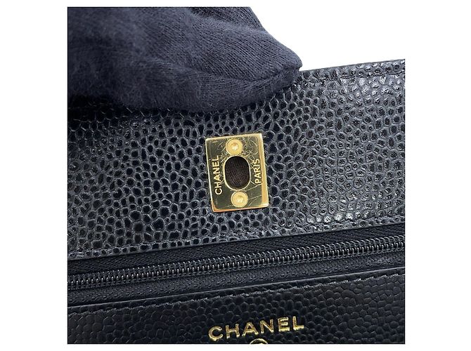 Portafoglio a catena Chanel in pelle di vitello martellata nera - vista 11